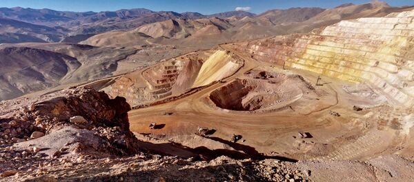 Argentine Government suspended Canadian Barrick Gold after confirming a new cyanide spill in a gold mine in San Juan province, west of Argentine - Sputnik International