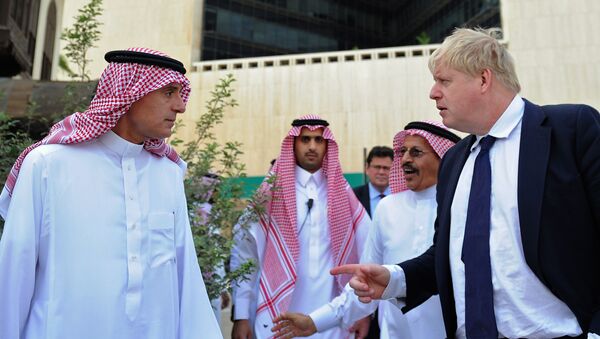 Saudi Foreign Minister Adel al-Jubeir (L) and his British counterpart Boris Johnson (R) tour the site of the first British embassy in the historic quarter of Jeddah on January 25, 2018. - Sputnik International