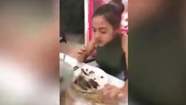 Woman devours 255 shish kebabs in 23 minutes - Sputnik International