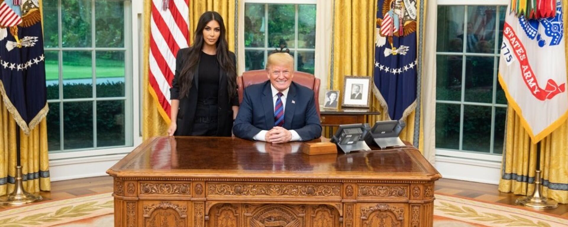 The US President Donald Trump meeting Kim Kardashian in the White House - Sputnik International, 1920, 09.12.2020
