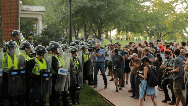 Virginia State Police officers form a cordon at the University of Virginia, ahead of the one year anniversary of the 2017 Charlottesville Unite the Right protests, in Charlottesville, Virginia, U.S., August 11, 2018. - Sputnik International