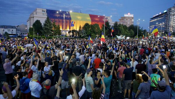 Thousands of Romanians joined an anti-government rally in the capital Bucharest, Romania August 11, 2018. - Sputnik International