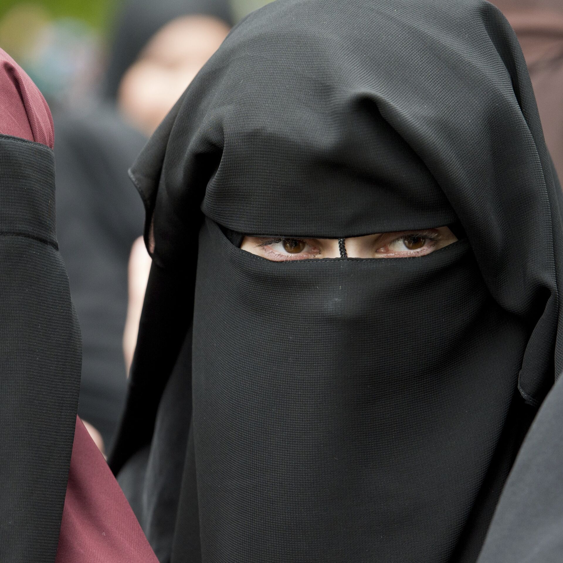 Algerian 'Zorro of the Niqab' is Back, Vows to Pay Fines for Swiss