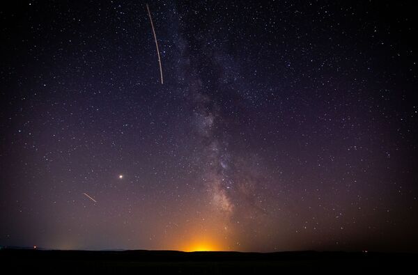 Night Sky Lit by Stunning Perseid Meteor Shower - Sputnik International