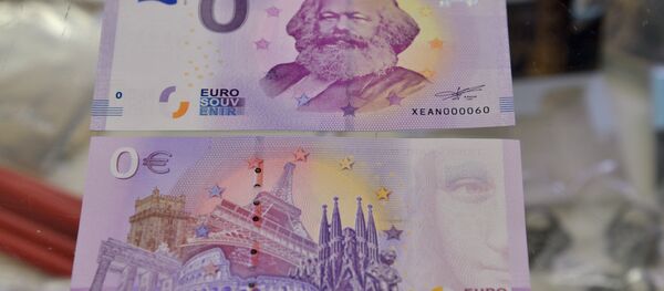 This picture taken on April, 10, 2018 in Trier, southwestern Germany, shows the front and the back side of a Zero-Euro-bank note realeased on the occasion of German philosopher Karl Marx's bicentenary - Sputnik International
