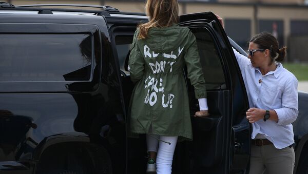 US First Lady Melania Trump departs Andrews Air Rorce Base in Maryland June 21, 2018 wearing a jacket emblazoned with the words I really don't care, do you? following her surprise visit with child migrants on the US-Mexico border - Sputnik International