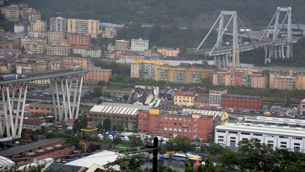 The collapsed Morandi Bridge is seen in the Italian port city of Genoa August 14, 2018 - Sputnik International