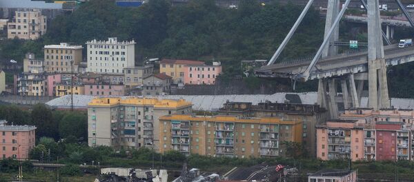 The collapsed Morandi Bridge is seen in the Italian port city of Genoa August 14, 2018 - Sputnik International