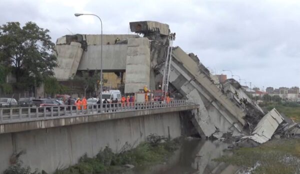 Rescue workers are seen at the collapsed Morandi Bridge in the Italian port city of Genoa, Italy August 14, 2018 in this still image taken from a video Rescue workers are seen at the collapsed Morandi Bridge in the Italian port city of Genoa, Italy August 14, 2018 in this still image taken from a video - Sputnik International