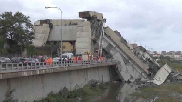Rescue workers are seen at the collapsed Morandi Bridge in the Italian port city of Genoa, Italy August 14, 2018 in this still image taken from a video - Sputnik International