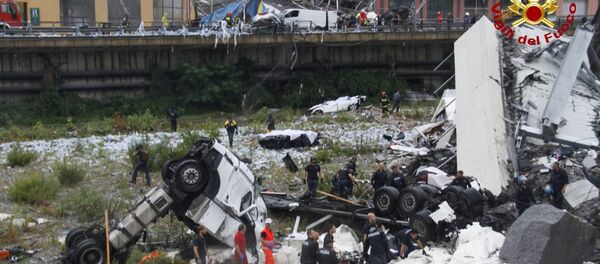 The collapsed Morandi Bridge is seen in the Italian port city of Genoa in this picture released by Italian firefighters on August 14, 2018 - Sputnik International