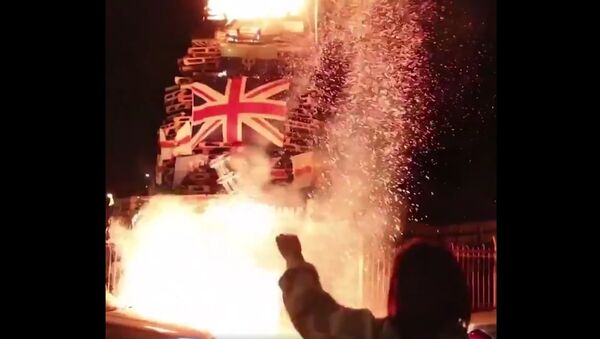 Union Jacks and Ulster Banners burn in Bogside bonfire - Sputnik International