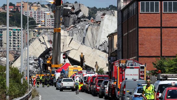 Firefighters and rescue workers stand at the site of a collapsed Morandi Bridge in the port city of Genoa, Italy August 15, 2018 - Sputnik International