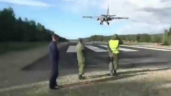 Plane lands on a highway during military drills in Russia. 2018 - Sputnik International