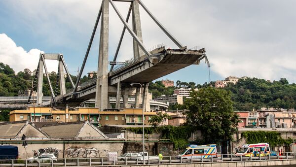 На месте обрушения автомобильного моста Моранди в Генуе - Sputnik International