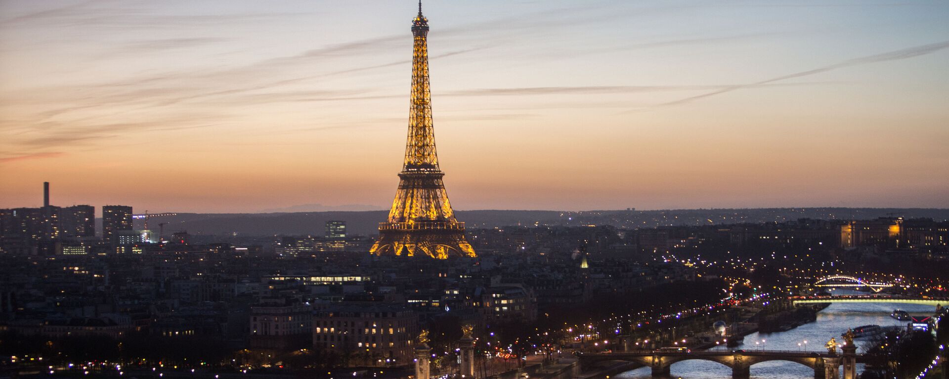 Eiffel Tower in Paris, France. - Sputnik International, 1920, 09.02.2025