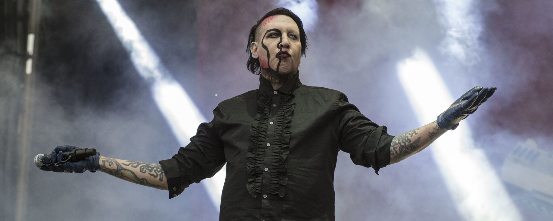 U.S. singer Marilyn Manson performs at the Hell and Heaven music festival in Mexico City, Saturday, May 5, 2018 - Sputnik International, 1920, 01.02.2021