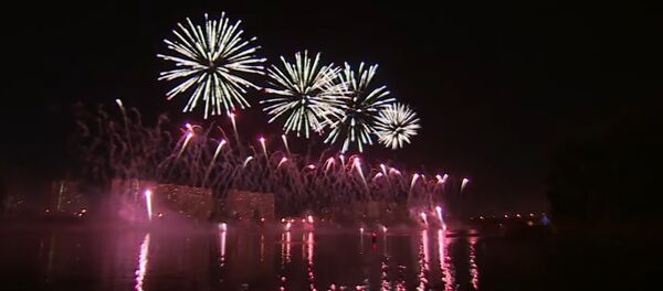 Russia: Spectacular firework festival illuminates Moscow sky Russia: Spectacular firework festival illuminates Moscow sky - Sputnik International