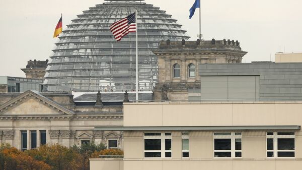 American flag flies on top of the U.S. embassy in front of the Reichstag building that houses the German Parliament, the Bundestag, in Berlin, Germany (File) - Sputnik International