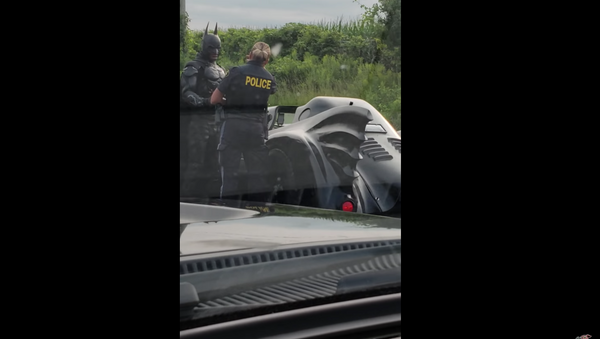 Holy Highway Patrol! Batman Pulled Over by Pushy Fan - Sputnik International