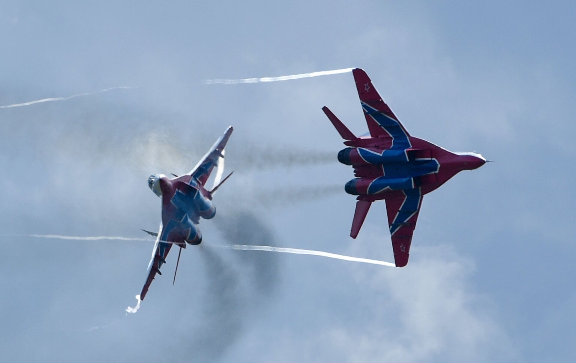 MiG-29 jet fighters of Russian aerobatic team Strizhi (Swifts) at the 4th international military technical forum Army 2018 - Sputnik International, 1920, 08.05.2024