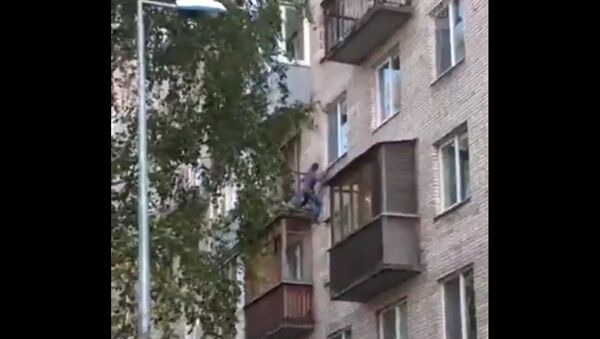 В Питере на видео попал Человек-паук - Sputnik International