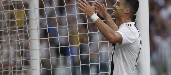 Juventus' Cristiano Ronaldo gestures towards the crowd after teammate Juventus' Mario Mandzukic scored his sides 2nd goal of the game during the Serie A soccer match between Juventus and Lazio at the Allianz Stadium in Turin, Italy, Saturday, Aug. 25, 2018 - Sputnik International