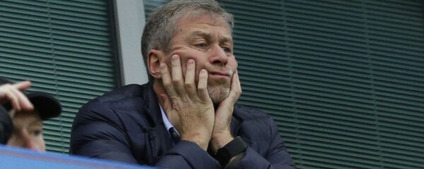 In this file photo dated Saturday, Dec. 19, 2015, Chelsea soccer club owner Roman Abramovich sits in his box before the English Premier League soccer match between Chelsea and Sunderland at Stamford Bridge stadium in London. Russian billionaire Roman Abramovich has received Israeli citizenship after his British visa has not been renewed. An Israeli Immigration and Absorption Ministry official says the Chelsea soccer club owner arrived in Israel Monday and was granted citizenship in accordance with an Israeli law granting that right to people of Jewish descent In this file photo dated Saturday, Dec. 19, 2015, Chelsea soccer club owner Roman Abramovich sits in his box before the English Premier League soccer match between Chelsea and Sunderland at Stamford Bridge stadium in London. Russian billionaire Roman Abramovich has received Israeli citizenship after his British visa has not been renewed. An Israeli Immigration and Absorption Ministry official says the Chelsea soccer club owner arrived in Israel Monday and was granted citizenship in accordance with an Israeli law granting that right to people of Jewish descent - Sputnik International