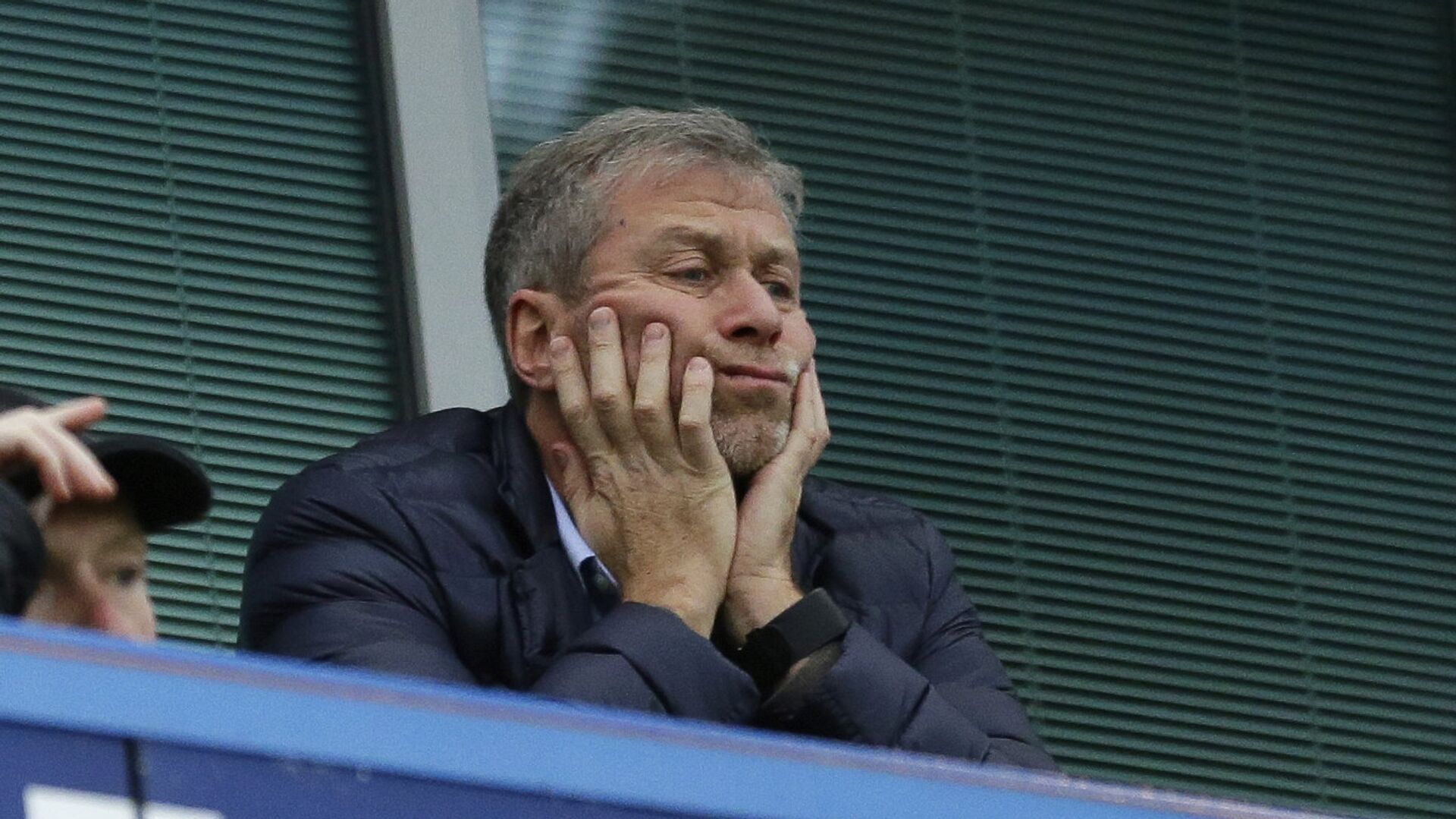 In this file photo dated Saturday, Dec. 19, 2015, Chelsea soccer club owner Roman Abramovich sits in his box before the English Premier League soccer match between Chelsea and Sunderland at Stamford Bridge stadium in London. Russian billionaire Roman Abramovich has received Israeli citizenship after his British visa has not been renewed. An Israeli Immigration and Absorption Ministry official says the Chelsea soccer club owner arrived in Israel Monday and was granted citizenship in accordance with an Israeli law granting that right to people of Jewish descent - Sputnik International, 1920, 12.03.2022