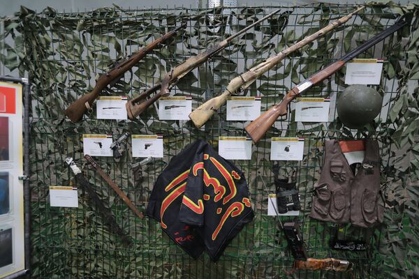 Spoils of War: Russia Displays Weapons Seized From Syrian Militants - Sputnik International