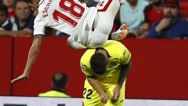 Segio Escudero is seen falling down after colliding with Villareal footballer Daniel Raba - Sputnik International