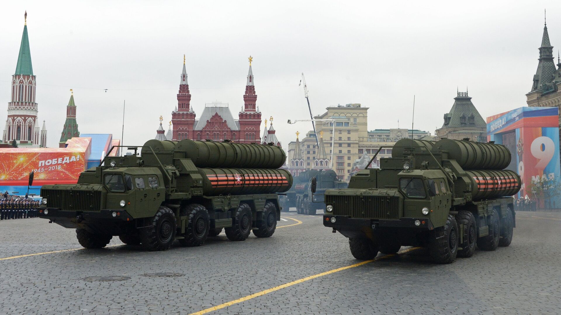 Transporters-launchers for S-400 Triumf missile systems at the final rehearsal of the military parade to mark the 73rd anniversary of Victory in the Great Patriotic War - Sputnik International, 1920, 23.02.2022