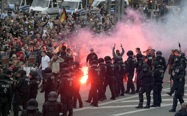 Protesters light fireworks during a far-right demonstration in Chemnitz, Germany, Monday, Aug. 27, 2018 after a man has died and two others were injured in an altercation between several people of various nationalities in the eastern German city of Chemnitz on Sunday - Sputnik International