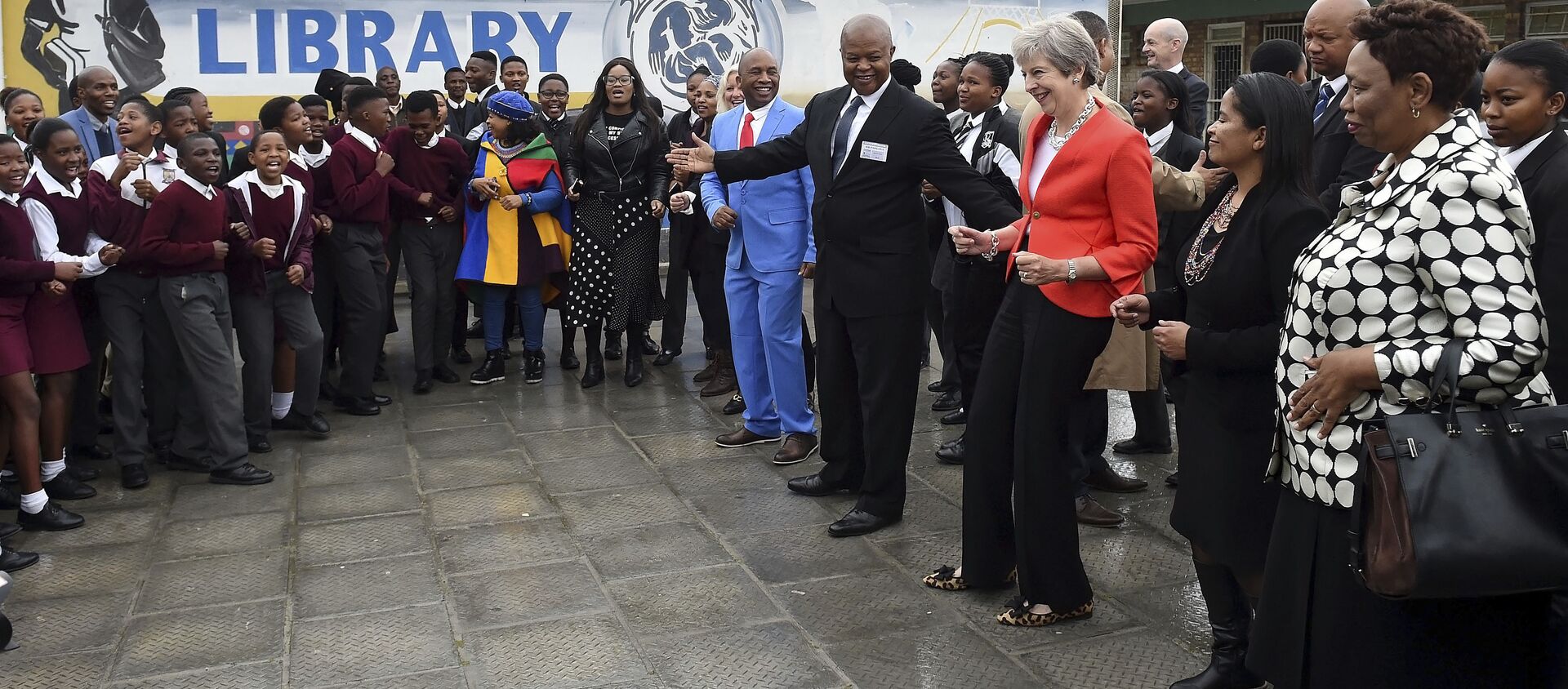 British Prime Minister Theresa May meets staff and pupils during a visit to the ID Mkhize High School in Gugulethu, Cape Town, South Africa, Tuesday, Aug. 28, 2018. Theresa May has started a three-nation visit to Africa where she is to meet South African President Cyril Ramaphosa - Sputnik International, 1920, 28.08.2018