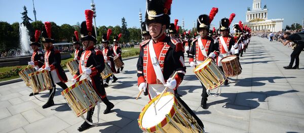 The corps of Old Grenadiers of Geneva, Switzerland takes part in the procession of the participants in the international military music festival, Spasskaya Tower, at VDNKh The corps of Old Grenadiers of Geneva, Switzerland takes part in the procession of the participants in the international military music festival, Spasskaya Tower, at VDNKh - Sputnik International