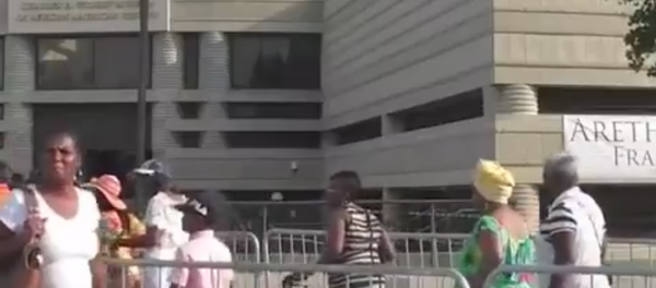 Fans Come to Say Final Goodbye to Aretha Franklin Fans Come to Say Final Goodbye to Aretha Franklin - Sputnik International