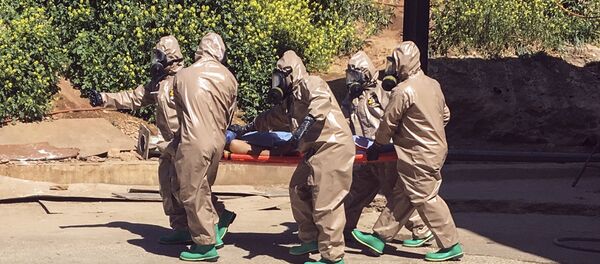 April 4, 2017 and made available Wednesday, April 5, Turkish experts carry a victim of alleged chemical weapons attacks in Syrian city of Idlib, at a local hospital in Reyhanli, Hatay, Turkey April 4, 2017 and made available Wednesday, April 5, Turkish experts carry a victim of alleged chemical weapons attacks in Syrian city of Idlib, at a local hospital in Reyhanli, Hatay, Turkey - Sputnik International