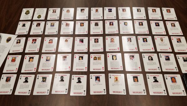 Playing cards featuring unsolved and unidentified homicides or missing person cases are displayed at Oklahoma State Bureau of Investigation headquarters in Oklahoma City, Wednesday, Oct. 11, 2017 - Sputnik International