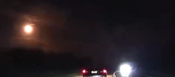 Meteor lights up Western Australian skies, rattling homes with sonic boom Meteor lights up Western Australian skies, rattling homes with sonic boom - Sputnik International