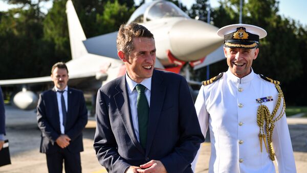 British Defense Minister Gavin Williamson (L) meets with the British pilots and technical staff serving the four British Air Force Typhoons and the Romanian military personnel at Mihail Kogalniceanu 57 Air Base near Constanta, Romania on August 2, 2018. - Sputnik International