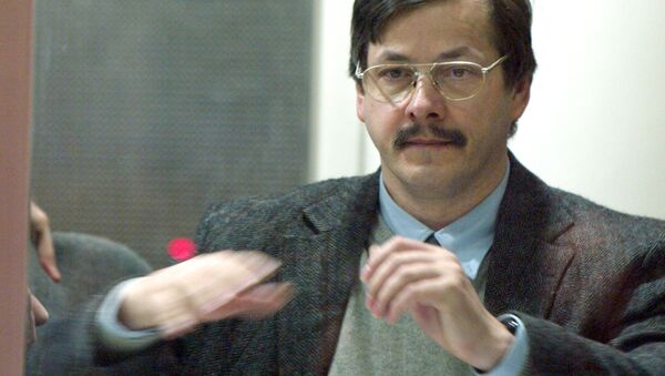 Marc Dutroux gestures while speaking from behind protective glass at the Palace of Justice in Arlon, Belgium, Monday May 3, 2004 - Sputnik International