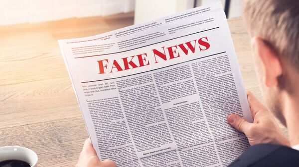 Un periódico de 'fake news' (imagen ilustrativa) - Sputnik International