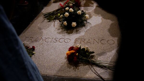 La tumba del dictador español Francisco Franco en El Valle de los Caídos, España - Sputnik International