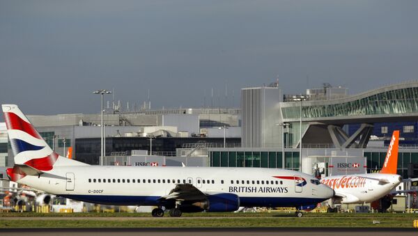 A British Airways passenger jet taxis along the apron at Gatwick airport on November 19, 2008. British Airways is to axe more than 100 jobs at Gatwick and reduce the number of flights from the airport next summer, the airline announced Sunday. - Sputnik International