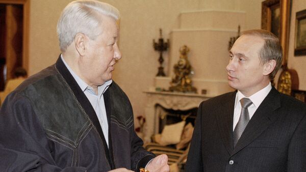 Acting President Vladimir Putin congratulating the first President of Russia Boris Yeltsin on his birthday - Sputnik International