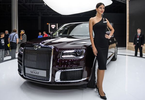 Getting Revved Up: Models Present Cars at Moscow International Automobile Salon - Sputnik International