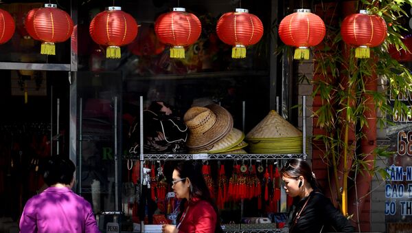 Members of the local Asian community walk on the streets of Chinatown in Los Angeles, California on March 29, 2017. - Sputnik International