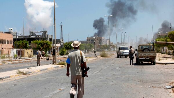 Smoke rises during a battle between Libyan forces allied with the U.N.-backed government and Islamic State fighters in neighborhood Number Two in Sirte, Libya August 16, 2016 - Sputnik International
