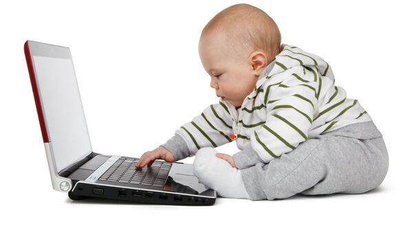 Baby playing with a laptop - Sputnik International