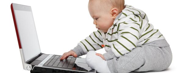 Baby playing with a laptop - Sputnik International